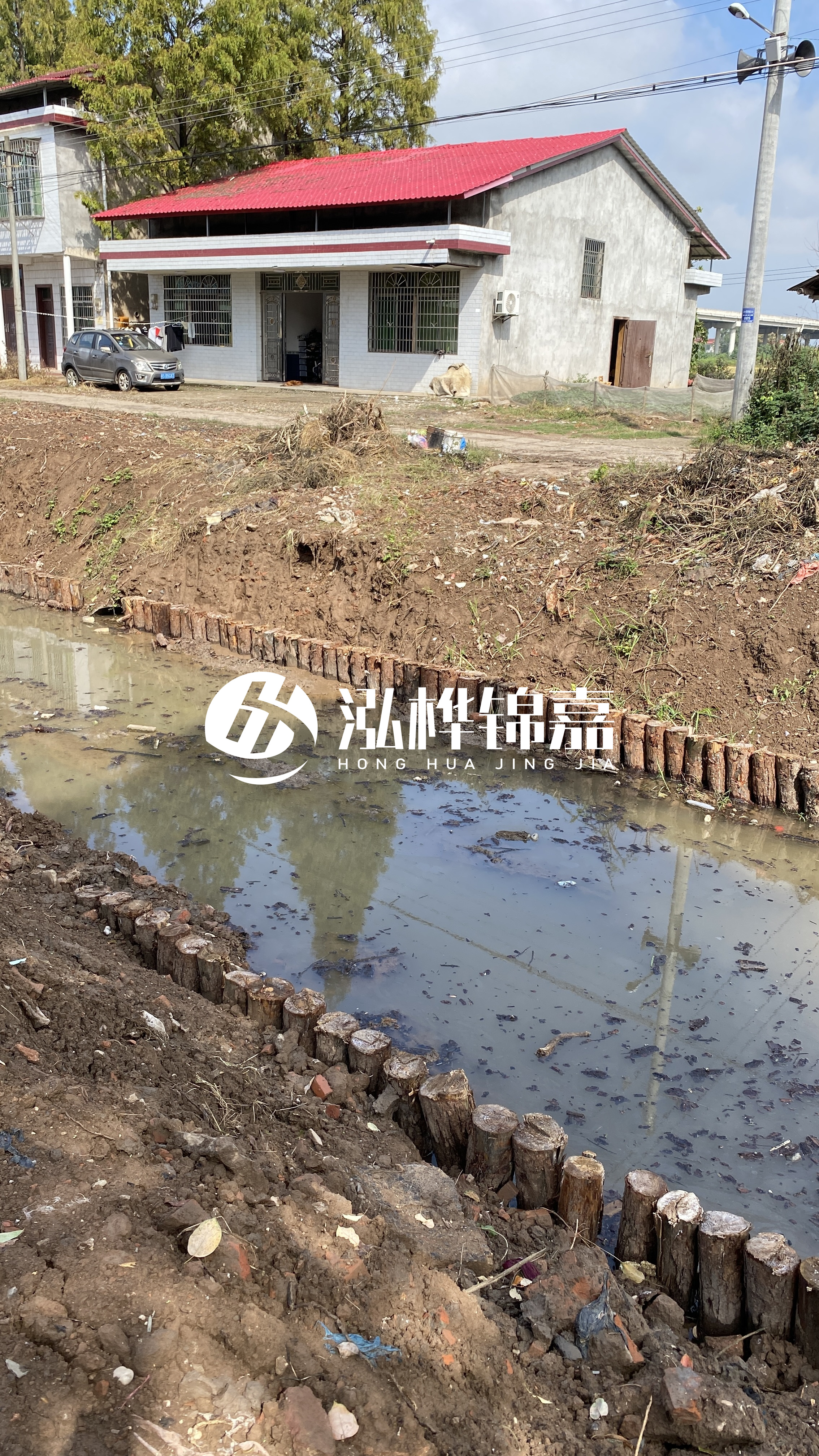 保定挖機打木樁專業施工-地基打樁好還是挖地基好？