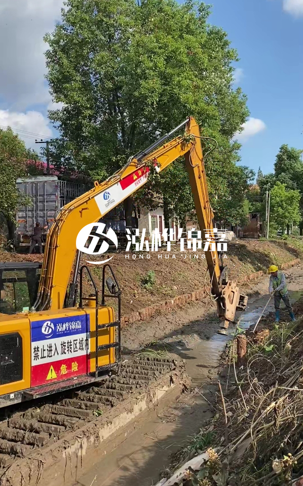 日照挖機打木樁專業(yè)施工-仿木護岸樁怎么施工?