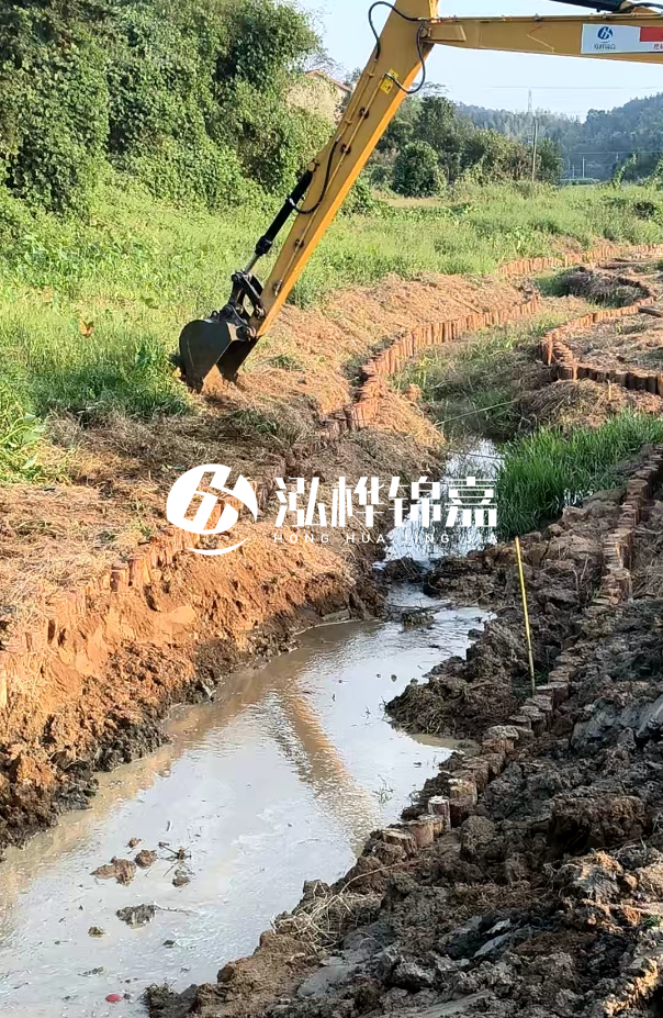 十堰河道清淤專業(yè)施工-打完松木樁后清理淤泥費用高不高？