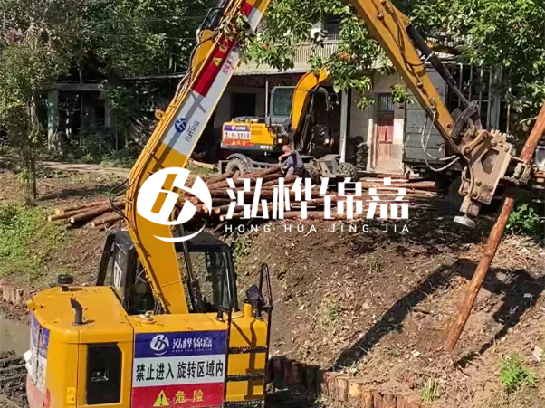 河道邊坡打樁施工隊怎么找靠譜的?泓樺錦嘉施工隊怎么樣?