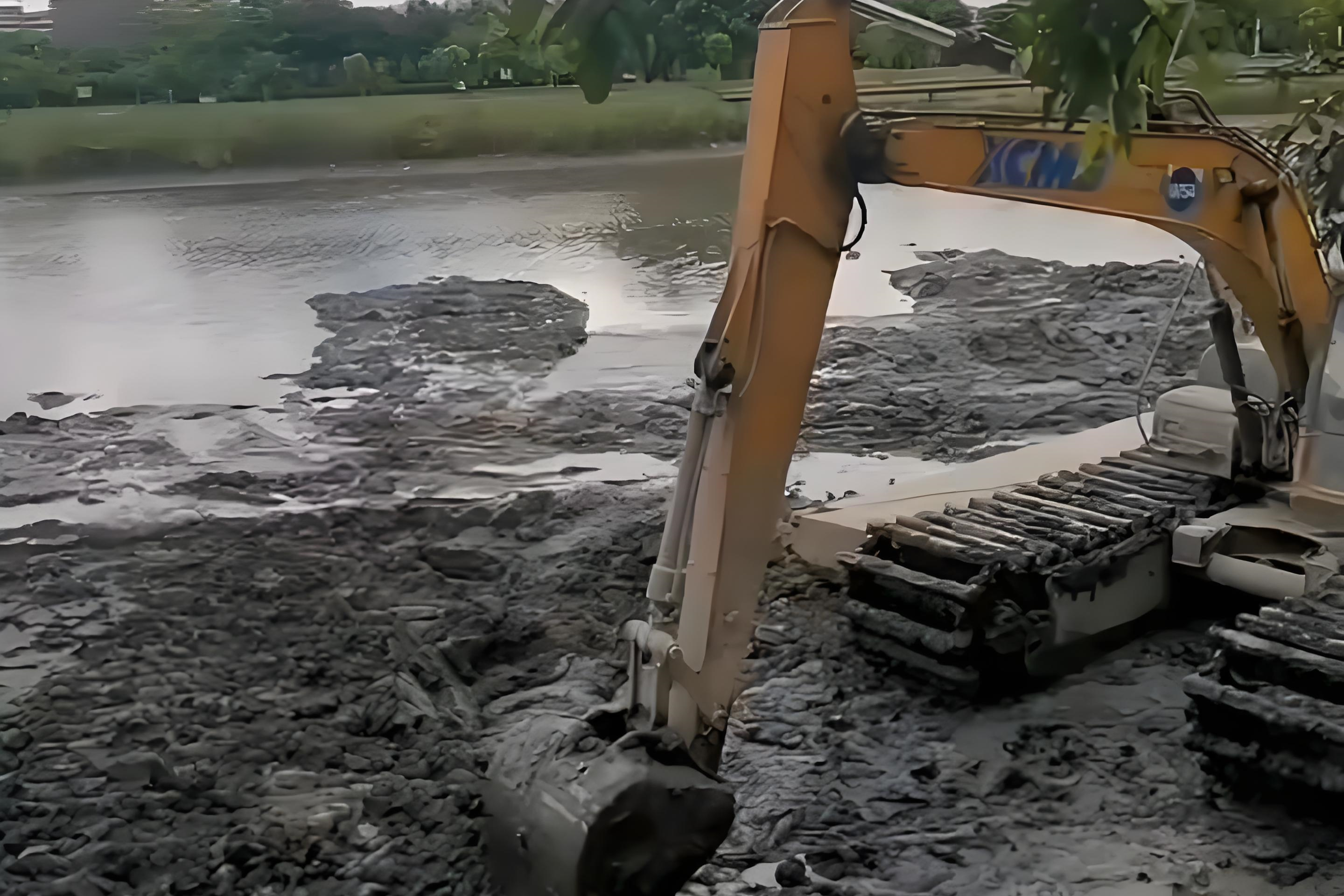 廣東東莞挖機(jī)清淤施工隊-水塘清淤需要請專業(yè)隊伍嗎?