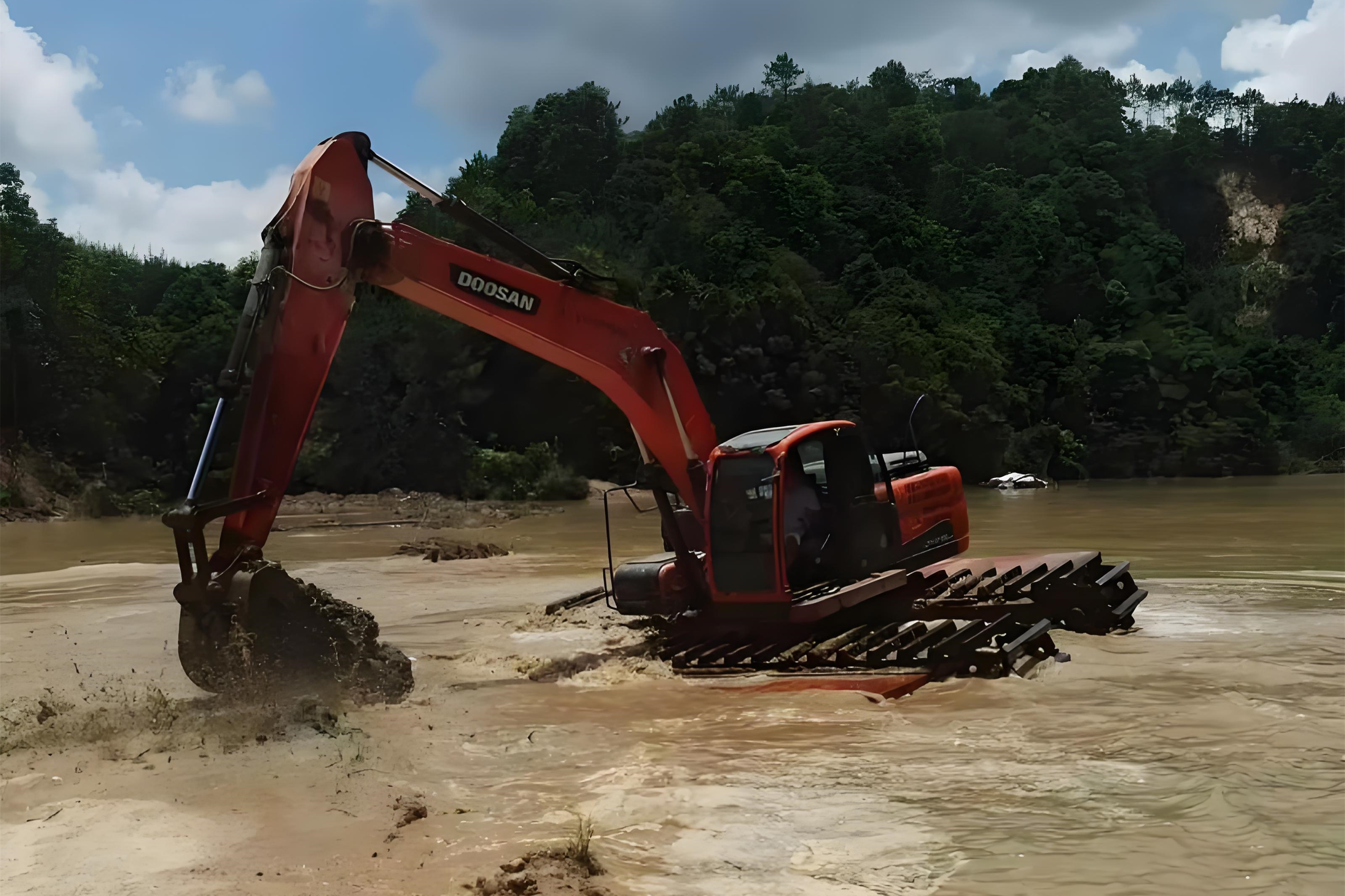 浙江杭州挖機(jī)清淤施工隊-沼澤地清淤需要先排水嗎?