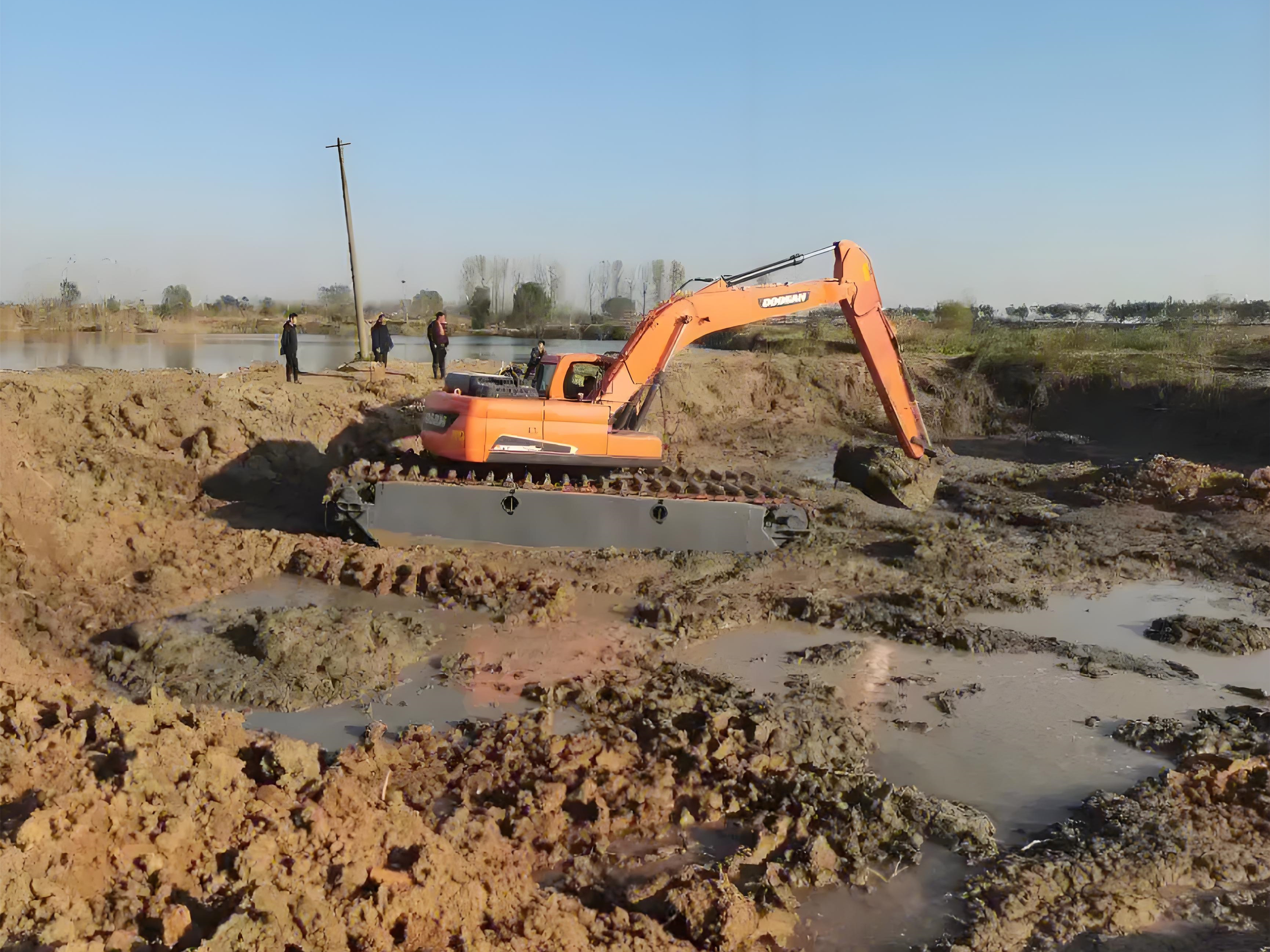 河南洛陽挖機(jī)清淤施工隊-魚塘清淤的人工和機(jī)械哪種更劃算?
