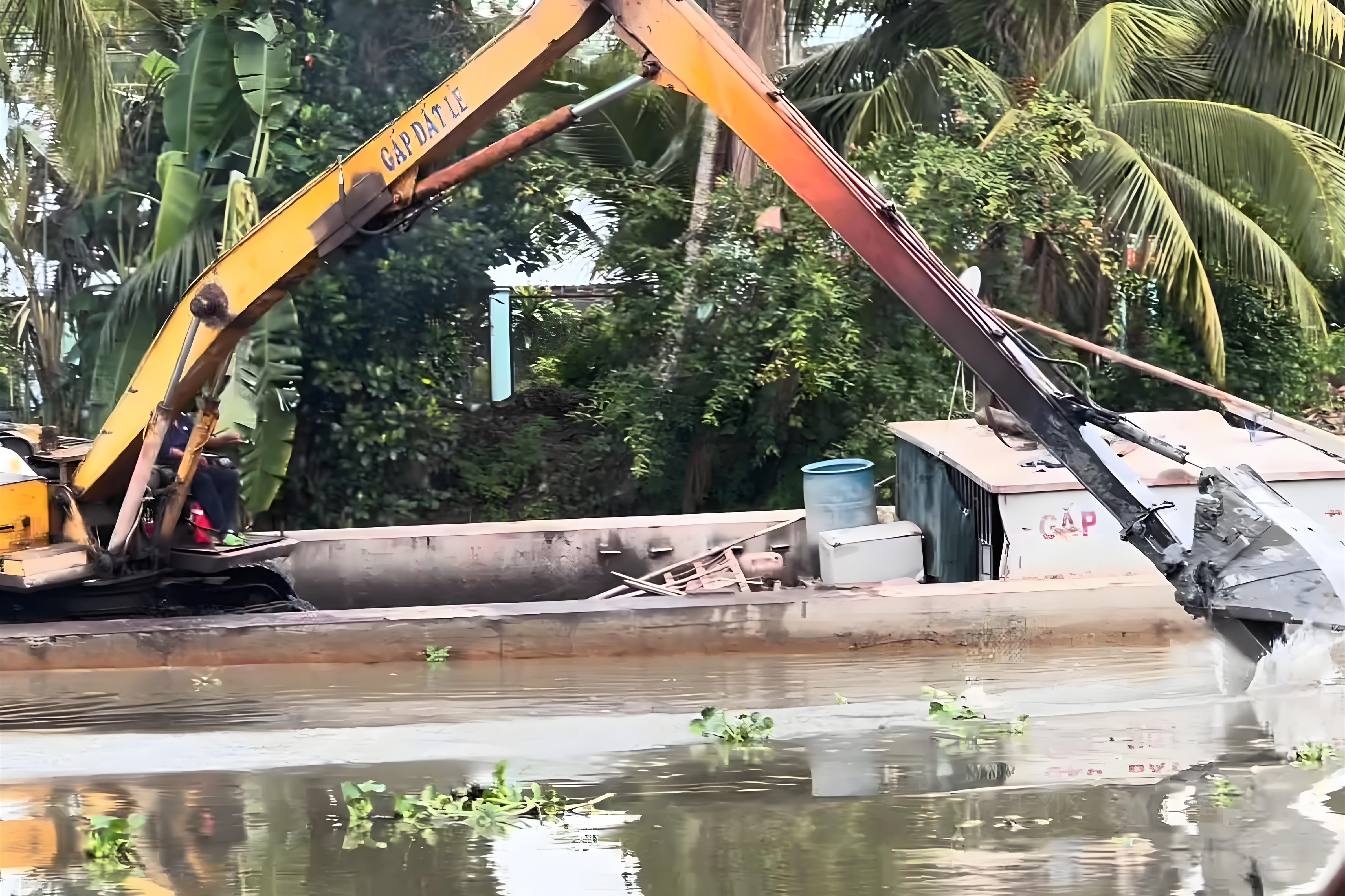 重慶黔江水上挖機(jī)清淤隊 - 挖機(jī)清淤的施工范圍受哪些因素限制??