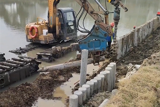 水泥樁批發廠家泓樺錦嘉-水泥仿木樁適合用于河道護坡嗎?