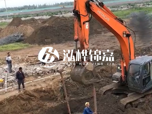 松木樁批發(fā)廠家泓樺錦嘉 - 生態(tài)河道木樁施工需要注意什么?